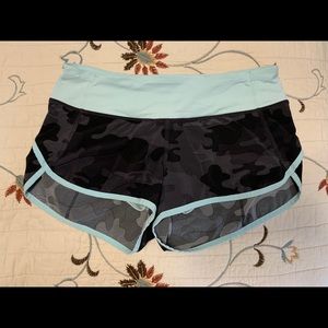 Lululemon Speed Short sz 2 - Lalo Soot Aqua Camo